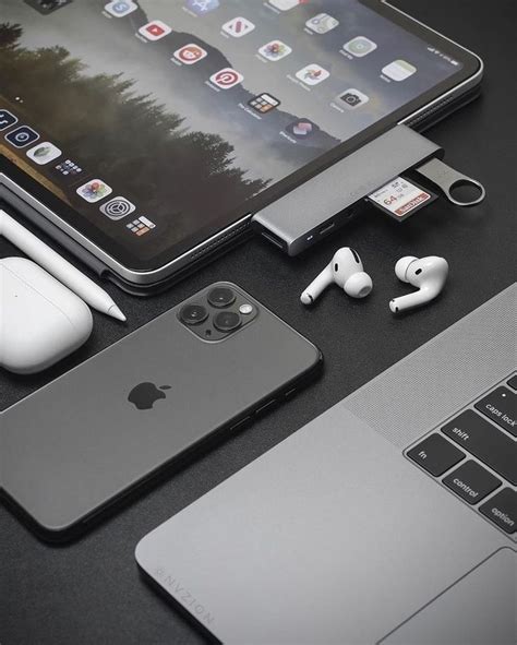 Apple Gadgets Black And Grey Aesthetic Apple Iphone Accessories Apple
