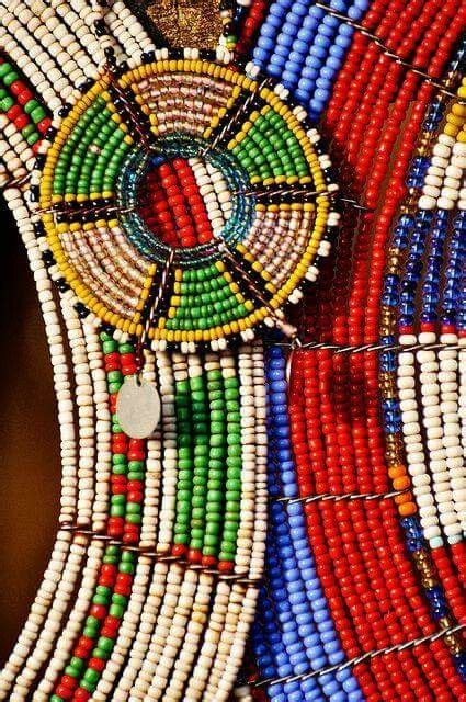 Pin By Milly Mchardie On Necks To Nothing African Jewelry African Beads Maasai