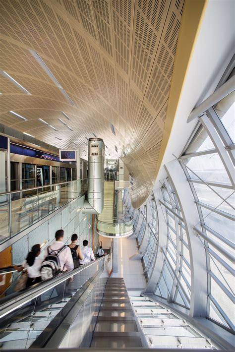 The metro has different timings for different days. Dubai Metro | Aedas