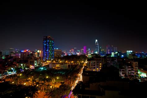 Saigon is not only a vibrant and dynamic metropolis but also vietnam's economic heart, thus providing several opportunities to expatriates who are looking forward to settle there. Downtown Saigon Foto & Bild | asia, vietnam, southeast ...