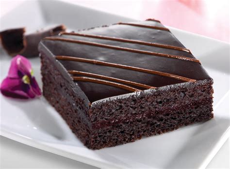Meanwhile, stir 1 tbs boiling water with ½ tsp of the gelatine in a small bowl until gelatine dissolves. Dessert Holdings | Brands | The Original Cakerie