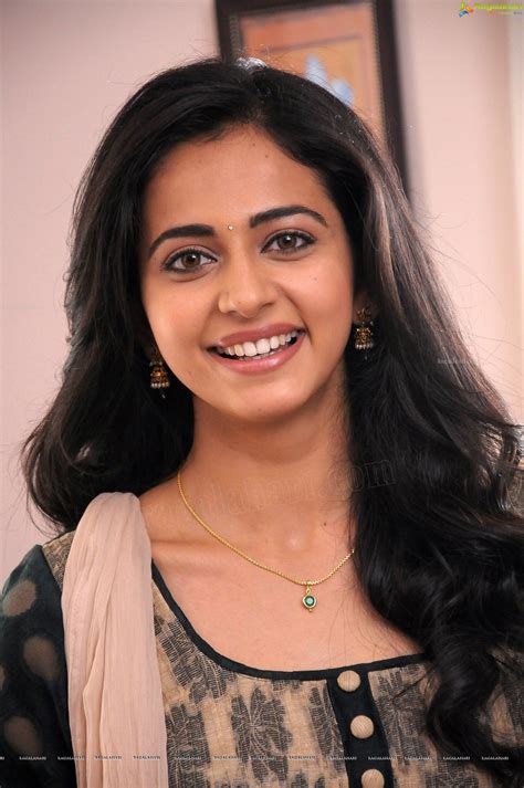 Rakul Preet Singh High Definition Image Telugu Movie Actress Photos Photoshoot Wallpapers