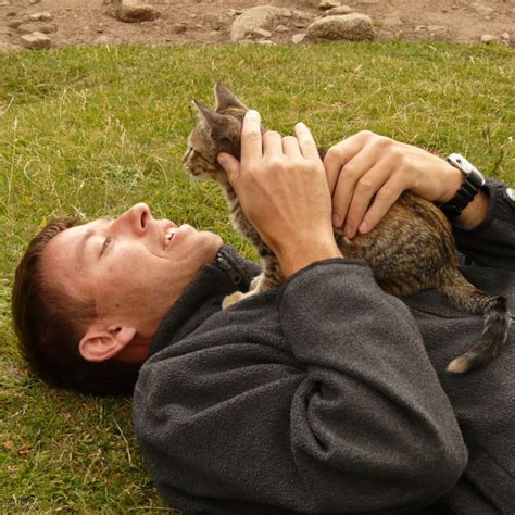 What Happens When Men With Cats Show Their Feline On Dating Apps