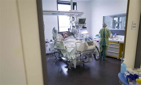 Après l'affaire fourtillan c'est le tour du professeur christian perronne, qui a une autorité internationale reconnue, professeur qui est un homme intègre, passionné et courageux, bref un. Covid-19: Christian Perronne démis de ses fonctions à la ...