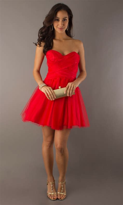 Rotes Kleid Für Einen Schicken Look
