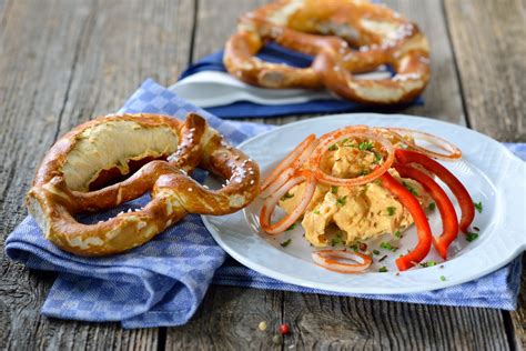 Zu einer zünftigen brotzeit gehört der obazda. Obazda-Rezepte • Den Biergartenklassiker selber machen