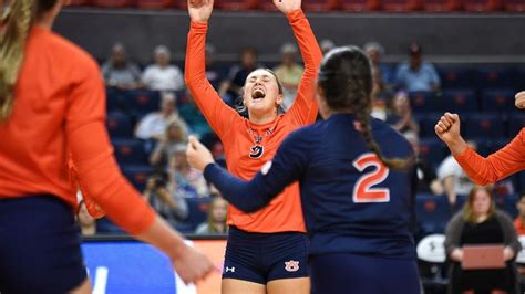 Auburn Volleyball Sweeps Iron Bowl To Expand To 13 0 Wegl 911 Fm