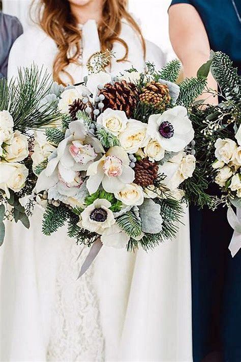 Loving this warm winter berry bouquet, perfect for an indoor wedding. Top 30 Winter Wedding Bouquets You'll Love | Winter ...