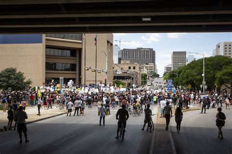 Photos Demonstrators Clash With Austin Police And State Troopers In Downtown Protest Kut