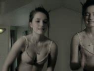 Kaitlyn Dever nude pics página 1