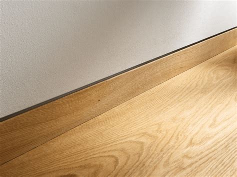 The building market is in full swing and one of my favorite things to do is walk through the new models to see the new trends in home building. 7 Stunning Bathroom Baseboard Ideas for Your Home