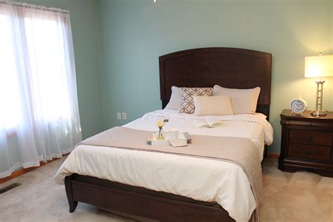 After the living room, the master bedroom is the most important room to stage when selling your home. Staging A Master Bedroom: Dos and Don'ts