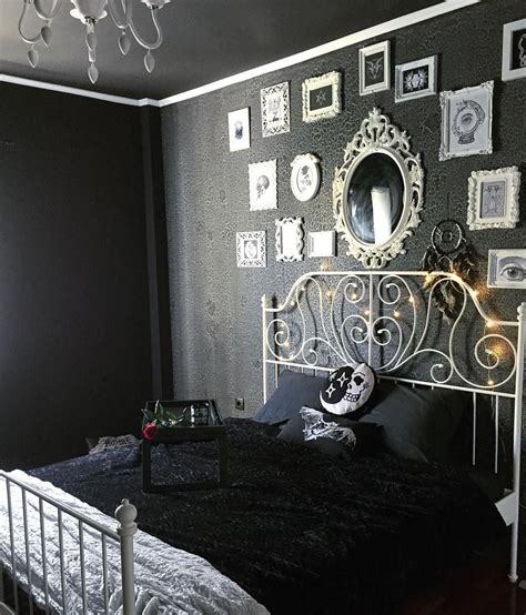 30 Unique Gothic Home Decor For Your Inspiration Romantic Bedroom