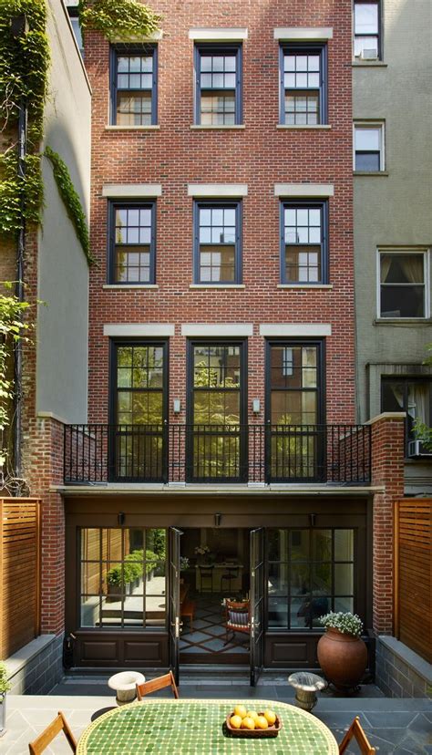 An Elegant New York Townhouse Is Reborn Architecture New York Townhouse Townhouse Exterior