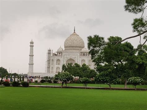 Taj Mahal In The Rain Picture Story From Agra Rachnakar