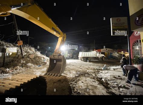 Haiti Earthquake 2010 Port Damage Crane Hi Res Stock Photography And