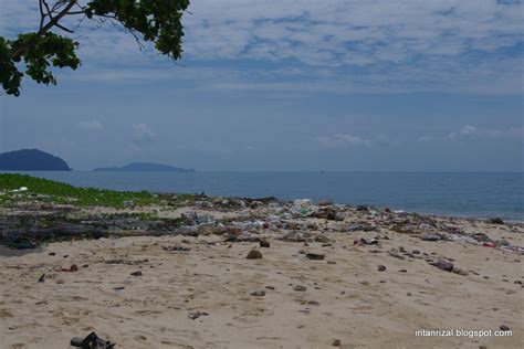 The total landmass of the islands is 47,848 hectares (118,230 acres). Everyday is a Sunday: Visit to Pulau Telor, Yan, Kedah