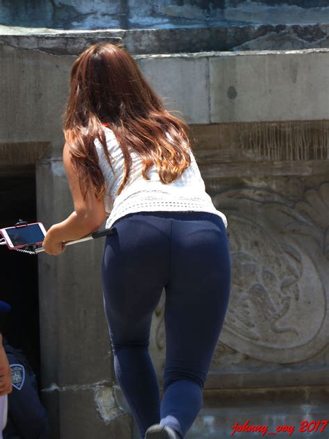 Preciosa Chava Se Le Marca La Tanga En Calzas Deportivas Mujeres Bellas En La Calle