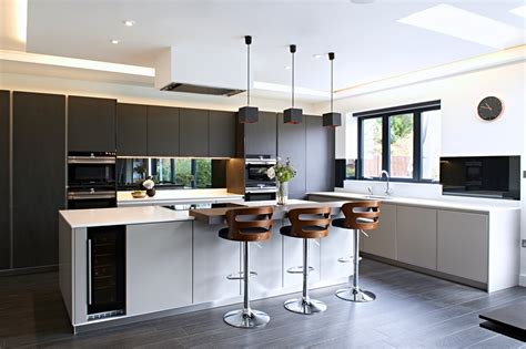 15 astonishing black kitchen cabinets gloss kitchen cabinets. Gloss or Matt Kitchens: How to Decide Which Is Best for ...