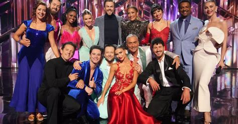 Derek Hough Gives Sneak Peek Into Dwts Finale Show With New Christmas