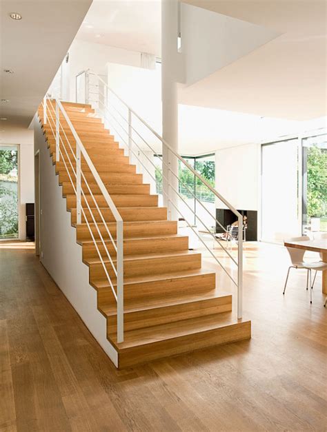 Holztreppen sind die am meisten verbaute treppenart weltweit. Villen: Treppe zur Galerie - Bild 3 | Treppe, Treppe haus ...