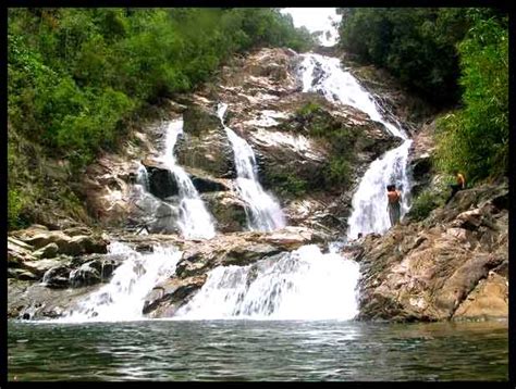 Sebab dalam rangkaianya memiliki lebar 200 m dan 3 tangga aliran air terjun. Destinasiku@Terengganu: .: AIR TERJUN