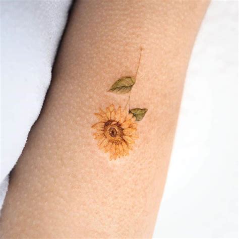 Flower tattoos are one of those rare tattoo designs that will look equally good on all body parts be it a wrist, shoulder, back, stomach, thigh or even foot. 135 Sunflower Tattoo Ideas - Best Rated Designs in 2020 - Next Luxury