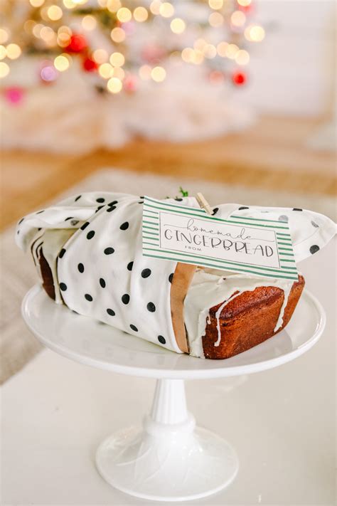 If you're making and decorating a christmas cake for the first time or wanting a new twist on the classic mix of spices, dried fruits, nuts and booze, then look no further. How To Wrap Baked Goods for Gifts - 2 Ways! - Modern Glam