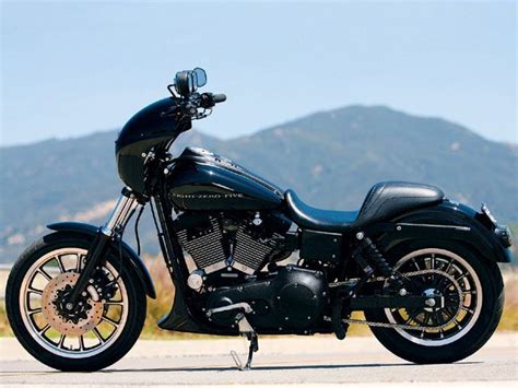 Like all harley big twins, the super glide sport is powered by the redoubtable twin cam 88 engine. Harley Davidson Dyna Super Glide Sport KHB14 - AGBC