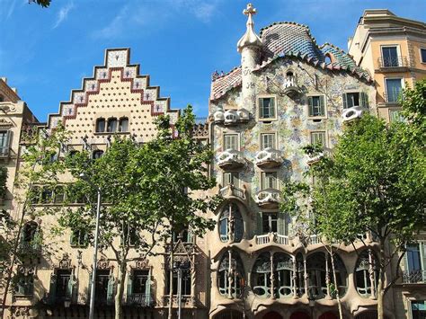 The Architecture Of Antoni Gaudi In Barcelona Gaudi Antoni Gaudi