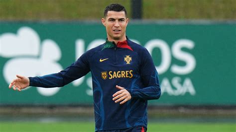 man utd star cristiano ronaldo tells portugal squad secret to winning