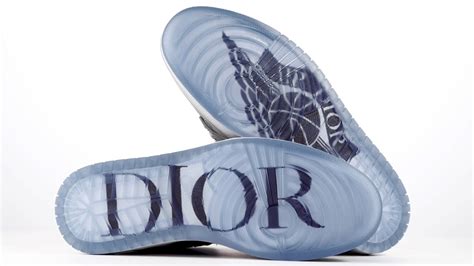 A remix of the iconic jumpman wings logo is. Dior Air Jordan 1 High OG: Das Sneaker-Highlight 2020 ist ...
