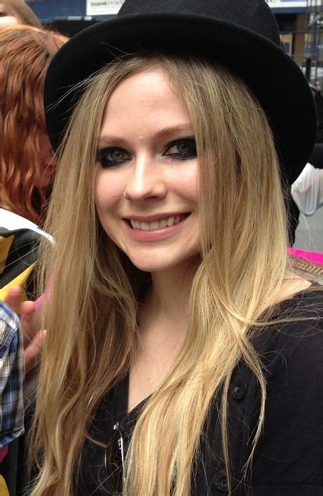 The my happy ending singer called into bbc radio 1. Avril Lavigne Dead? Singer Becomes Victim of Internet ...