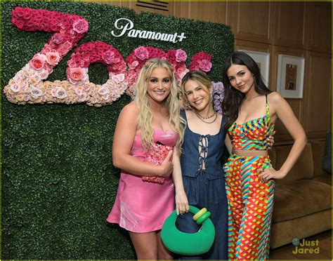 Victoria Justice Reunites With Zoey Co Stars Jamie Lynn Spears