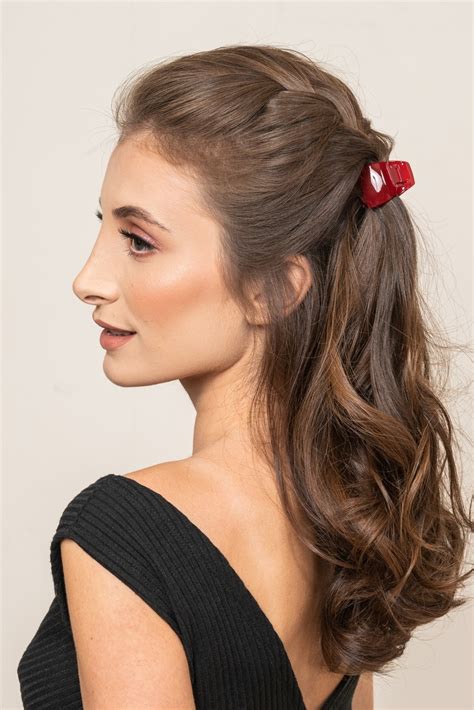 Claw Hair Clip Style Inspo For Your Next Effortless Updo