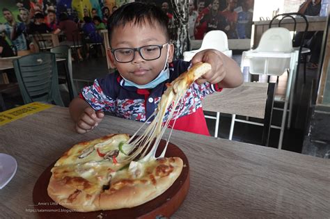Serasa makan di atas kanopi pepohonan: AMIE'S LITTLE KITCHEN: Makan Tengahari di Rockfire Cafe ...