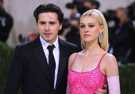 brooklyn beckham et nicola peltz le couple pose nu sur instagram elle