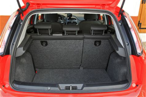 Afin de tout connaître de la 500x, savoir quel couple moteur/finition est le plus performant suivez le guide… Fiat 500x Dimensions Coffre - Car View Specs