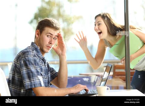 Hombre Ignorando Novia Fotos e Imágenes de stock Alamy