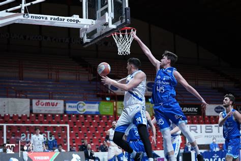 Partite giocate in casa e traferta, vittorie, pareggi e sconfitte in casa e fuoricasa, media inglese, goal totali, zona playoff e playout, punti in casa e punti fatti fuori casa in trasferta, punti accumulati nel. BASKET SERIE B / Ristopro Fabriano, dominata Roseto e ...