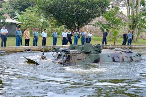 Korps Marinir Minati Ranpur Amfibi Pindad Indo Artileri