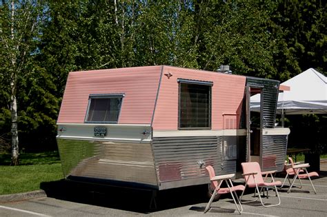 1961 Holiday House Trailer Turned To Girly Tiny Home Tiny House Pins