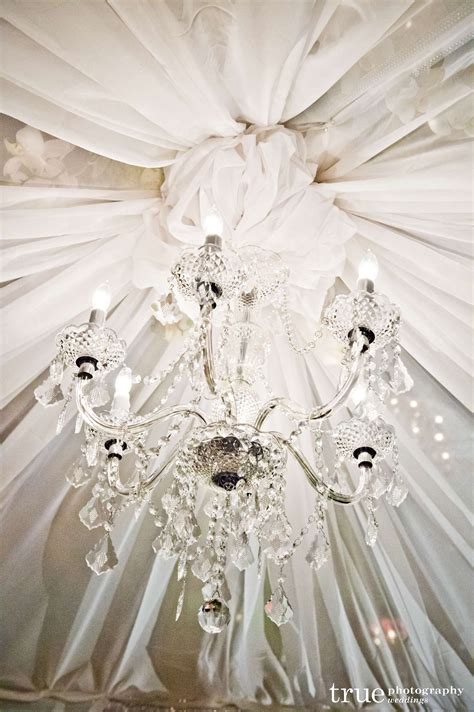 A Chandelier Above Your Cake Adds A Glamorous Touch Caketable
