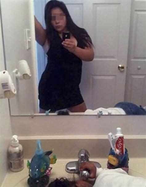60 selfie fails where people really should have checked the background first