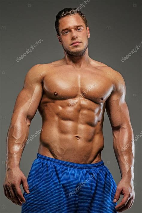 Impresionante macho con torso desnudo fotografía de stock fxquadro Depositphotos