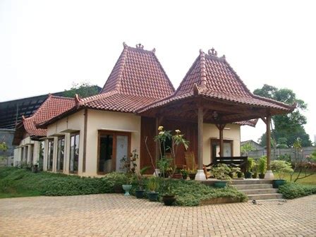 Yaitu, atap rumah joglo lambang sari dan lambang gantung. 45 Desain Rumah Joglo Khas Jawa Tengah | Desainrumahnya.com
