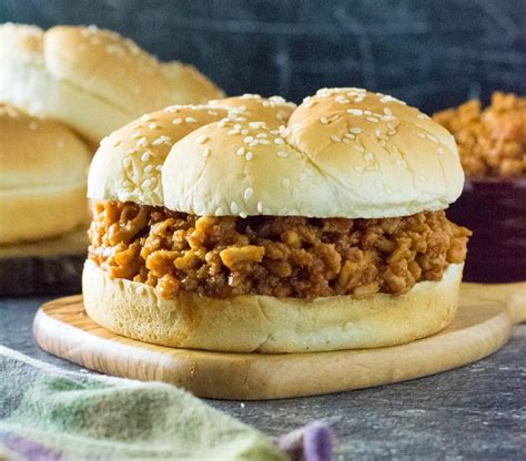We love loose meat sandwiches and this time i decided to dress them up with a bit of bacon and bbq. BBQ Chicken Sloppy Joes via Fox Valley Foodie | Chicken sloppy joes, Bbq chicken, Loose meat ...