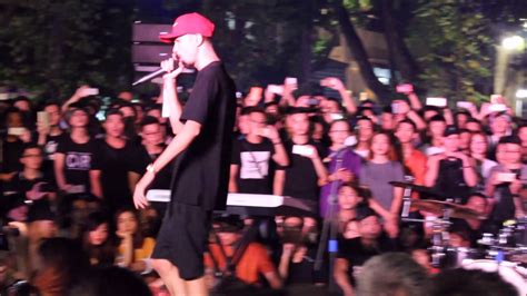 Ngày ngày tiến lên (tian tian xiang shang/ 天天向上):là một show nổi tiếng. NGÀY LANG THANG - ĐEN VÂU LIVE NGOÀI TRỜI FULL HD 170916 ...