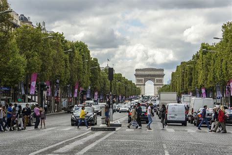 Etter 25 år i bransjen med blant annet egen jazzkvintett «my favorite strings», ble debutalbumet hennes, make this moment utgitt i 2004. Champs-Elysees Foto & Bild | europe, france, paris Bilder ...