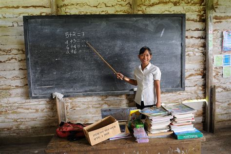 Sentarum elementary school | Jannatin Aliah (Titin) gives a … | Flickr